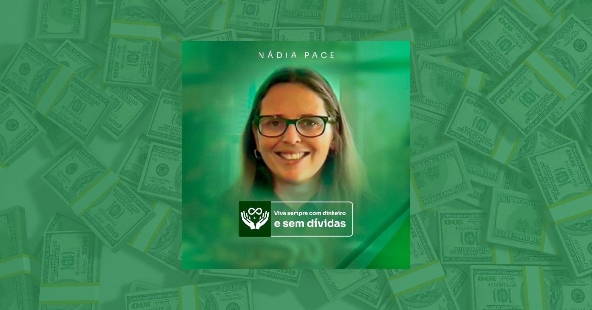Mentora Ndia explicando sobre finanas na mentoria Viva Sempre com Dinheiro