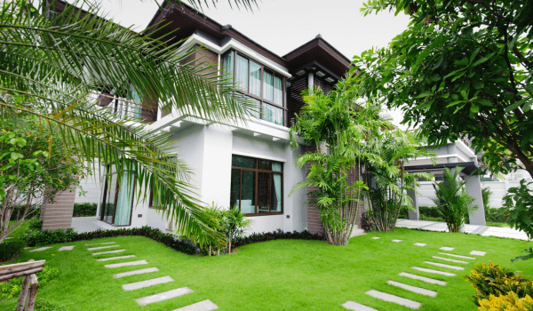 Flat Roof vs. Pitched Roof